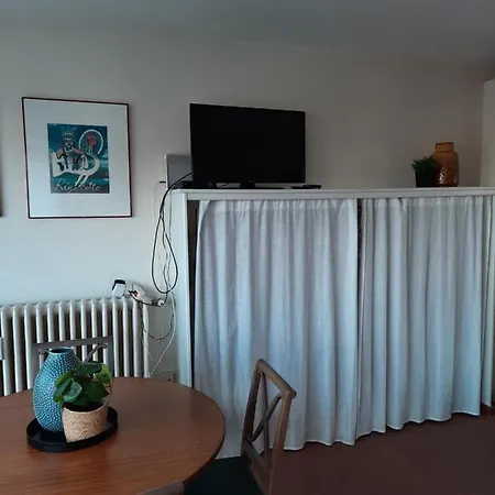 Jules De Trooz Apartment *